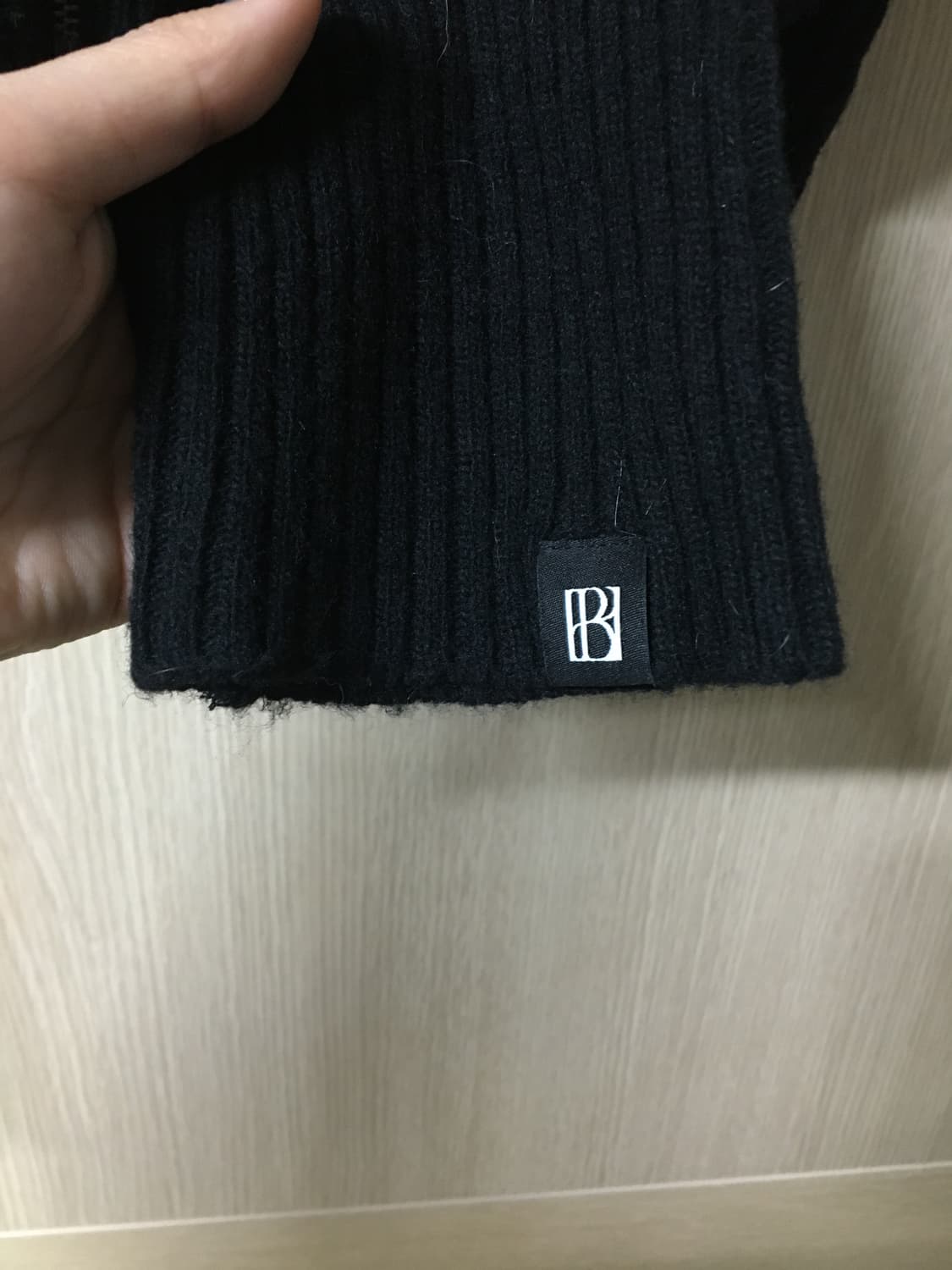 보헤미안서울 다이아 로고 하이넥 니트 집업 상품이미지3