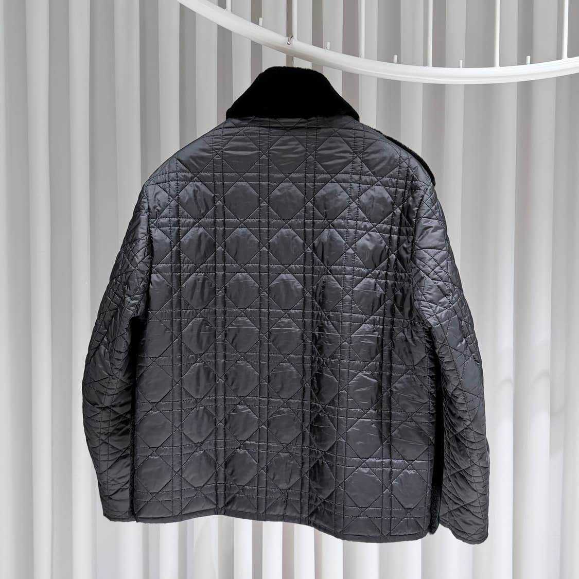 50 / 디올 까나쥬 블랙 시어링 패딩 자켓 상품이미지4