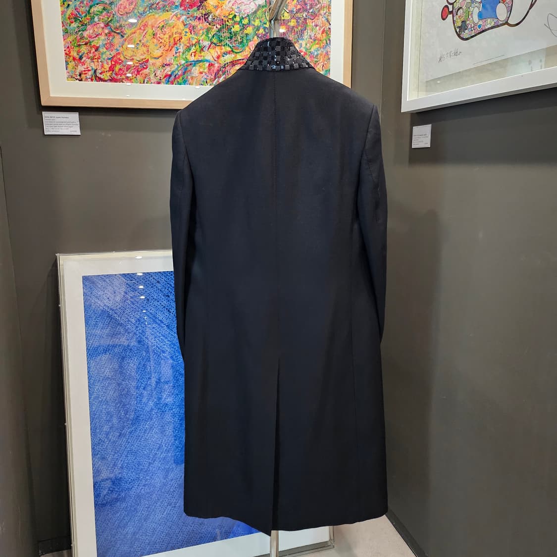 루이비통 퍼렐 엠브로이더드 스탠딩 칼라 싱글 브레스티드 신상 코트 상품이미지6