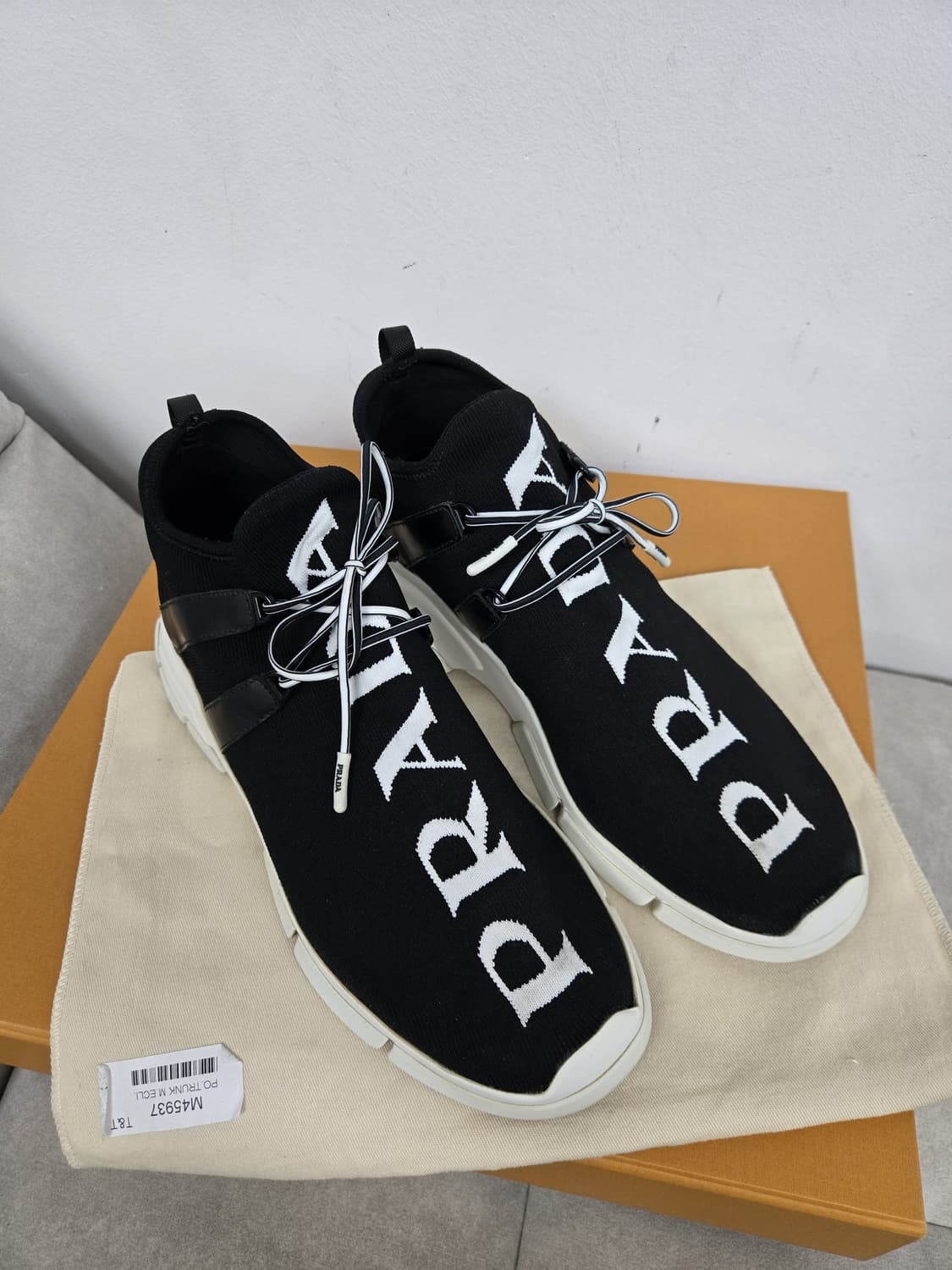 [보증서 정품]프라다 니트 스니커즈 상품이미지1