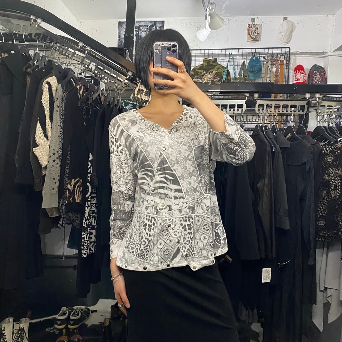 Impulse 오리엔탈 리벳 디테일 브이넥 롱슬리브 상품이미지1