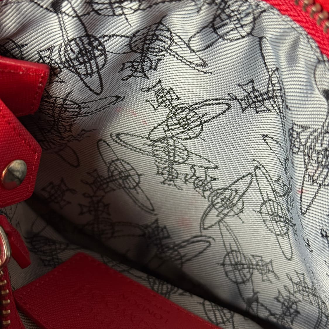 비비안웨스트우드 레드 하트 체인 크로스백 상품이미지5