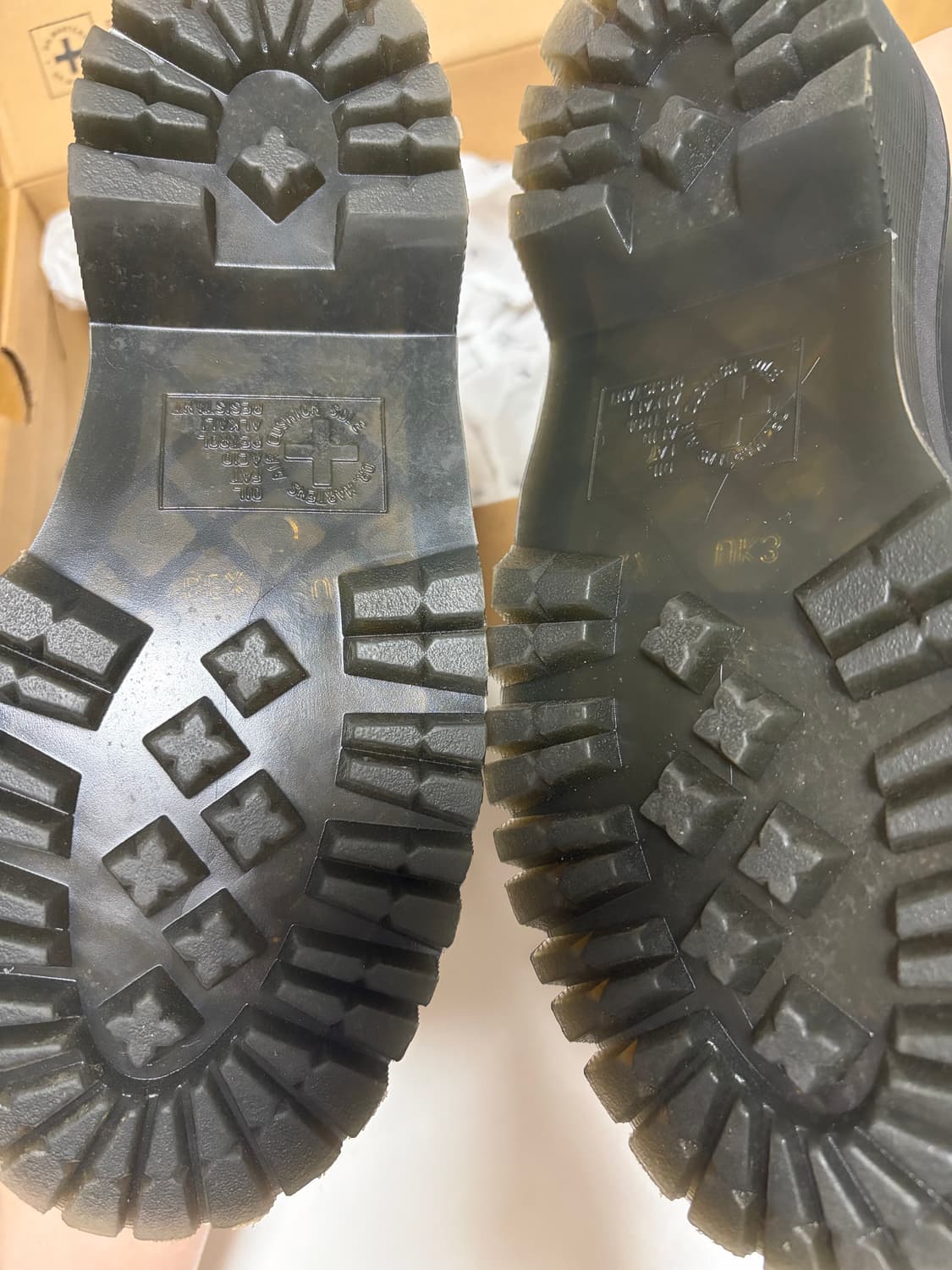 닥터마틴 1461 쿼드 블랙 220 새상품급 상품이미지3