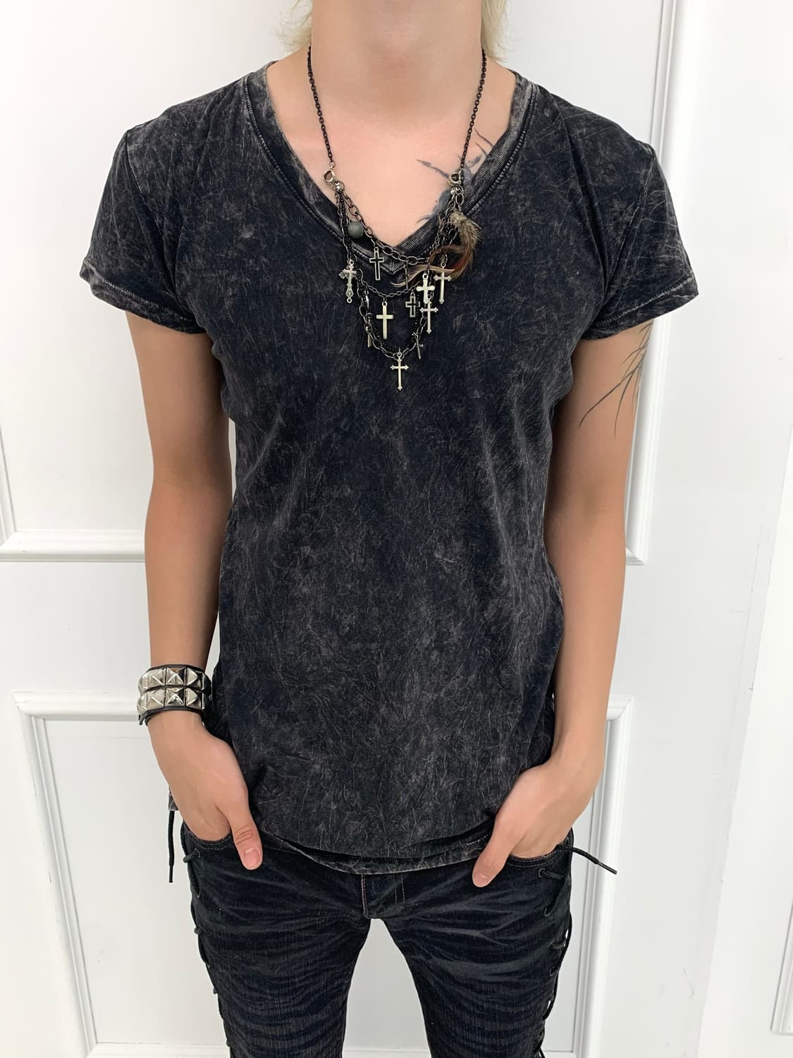 Slim- fit stone wash v-neck t shirt  상품이미지1