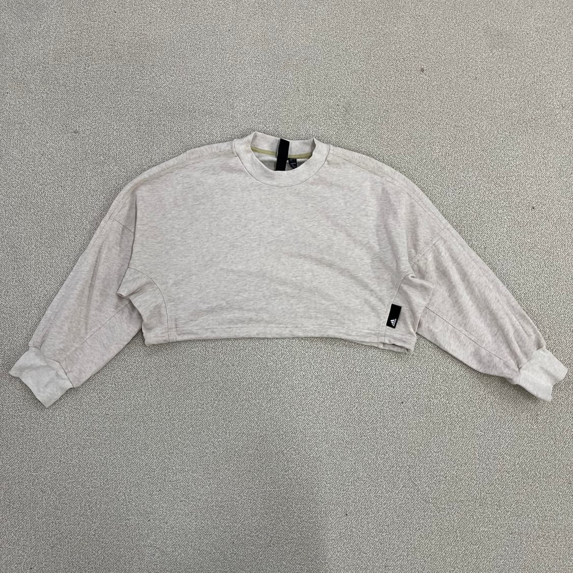 [M] 아디다스 여성 크롭 맨투맨 조거팬츠 트레이닝 셋업 세트 0120M 상품이미지3