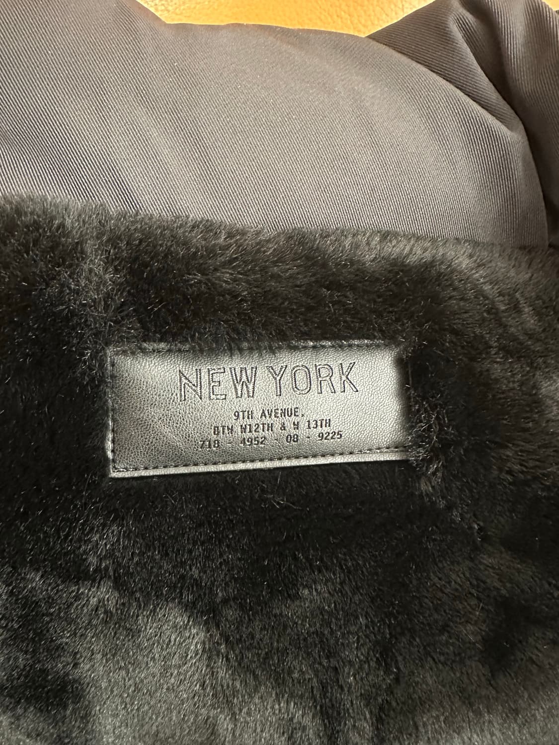 질스튜어트 뉴욕 미니멀 숏패딩 다크그레이 상품이미지4