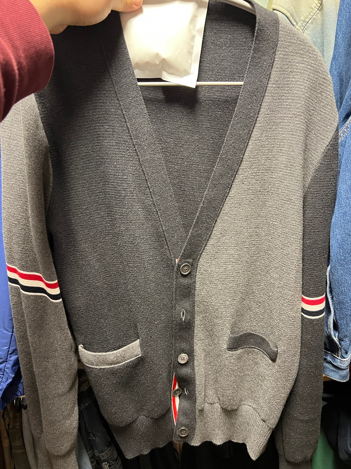 톰브라운 코튼 브이넥 암밴드 그레이 가디건 상품이미지2