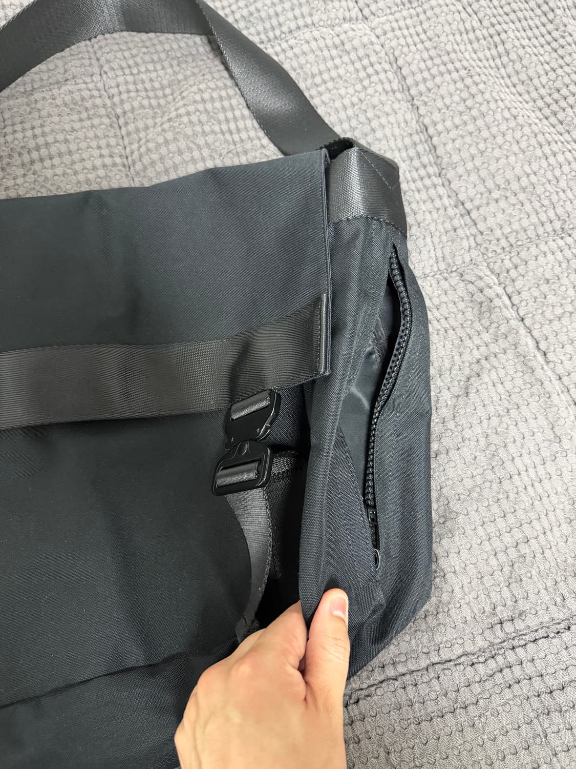 메종 미네드 메신저 백 (블랙) 상품이미지5
