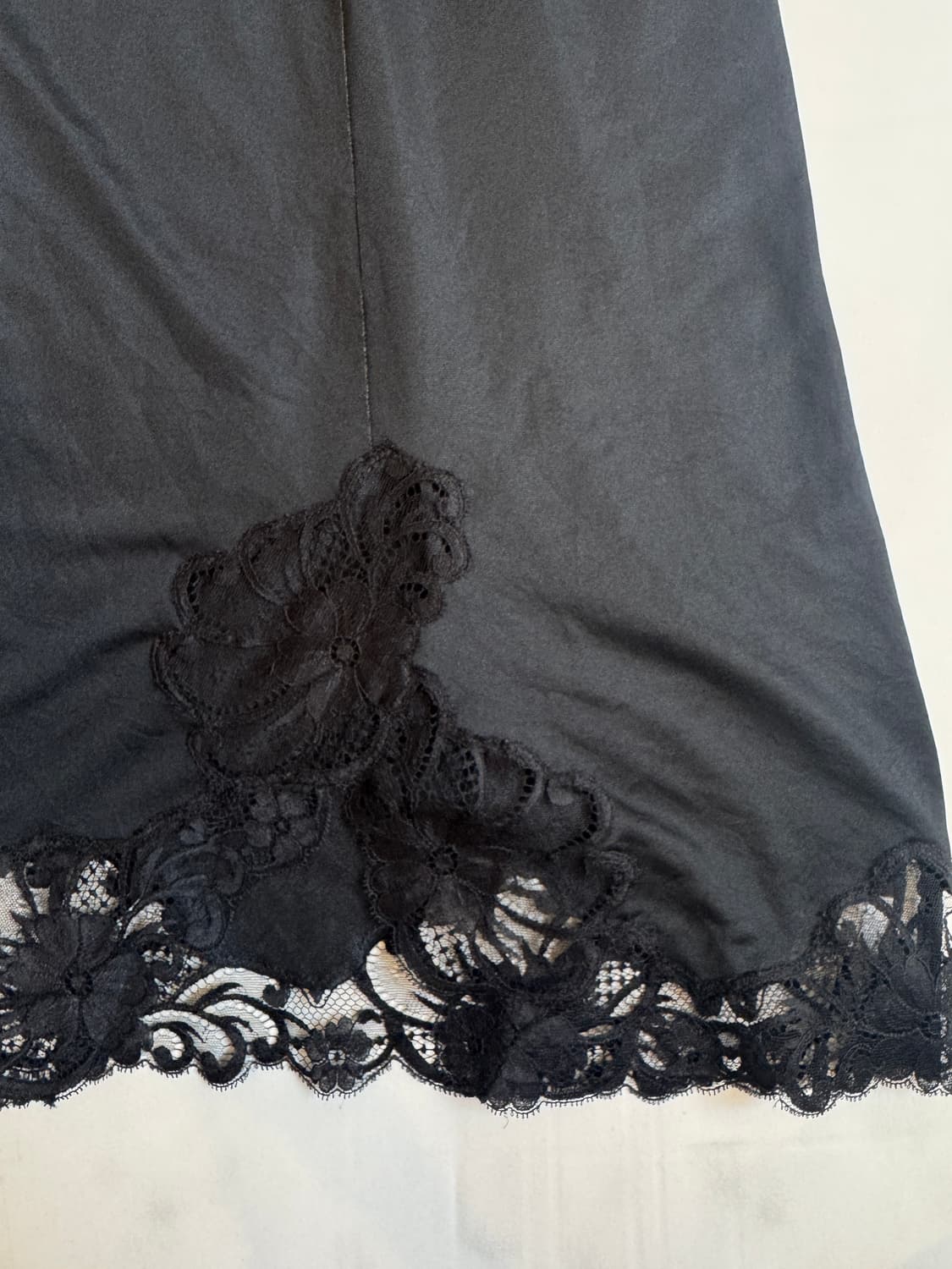 Black Lace-Trim Slip Dress  상품이미지3