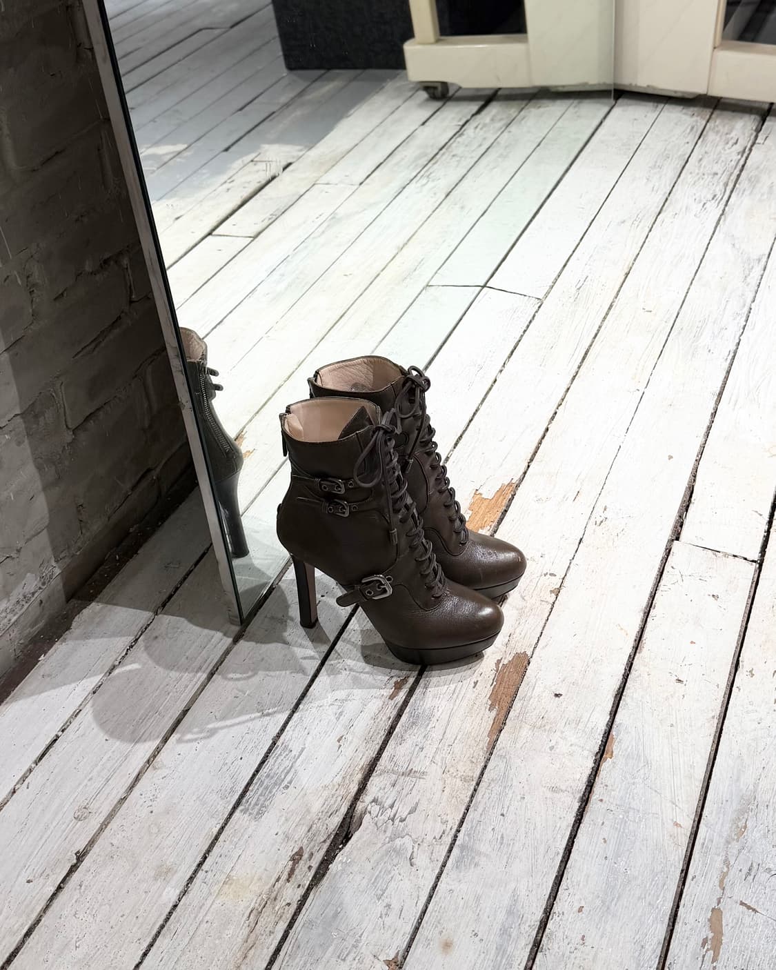 프라다 카키 레더 레이스업 플랫폼 앵클부츠 상품이미지1