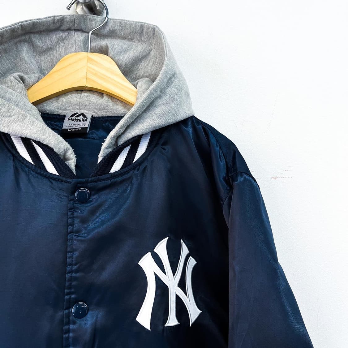 마제스틱 NY 양키즈 백스펠아웃 사틴 후드 자켓 상품이미지4