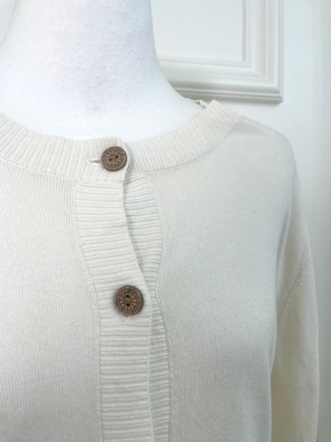 ivory wood button mori cardigan(size-L) 상품이미지6