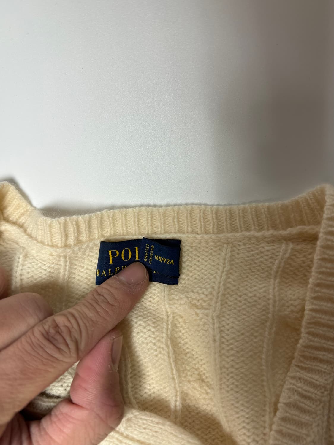 폴로 랄프로렌 브이넥 케이블 니트 아이보리 상품이미지3