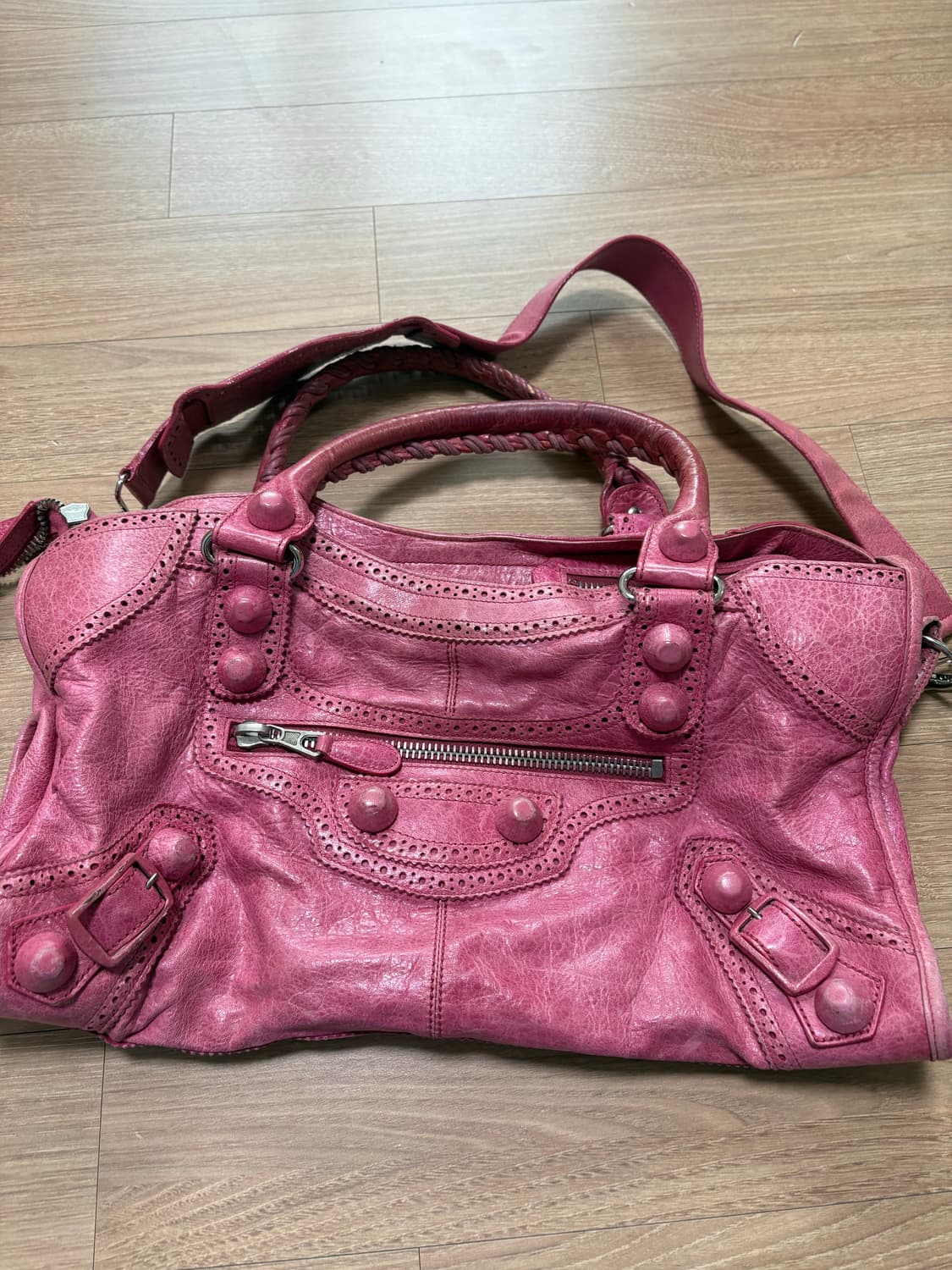 발렌시아가 모터백 M 상품이미지1