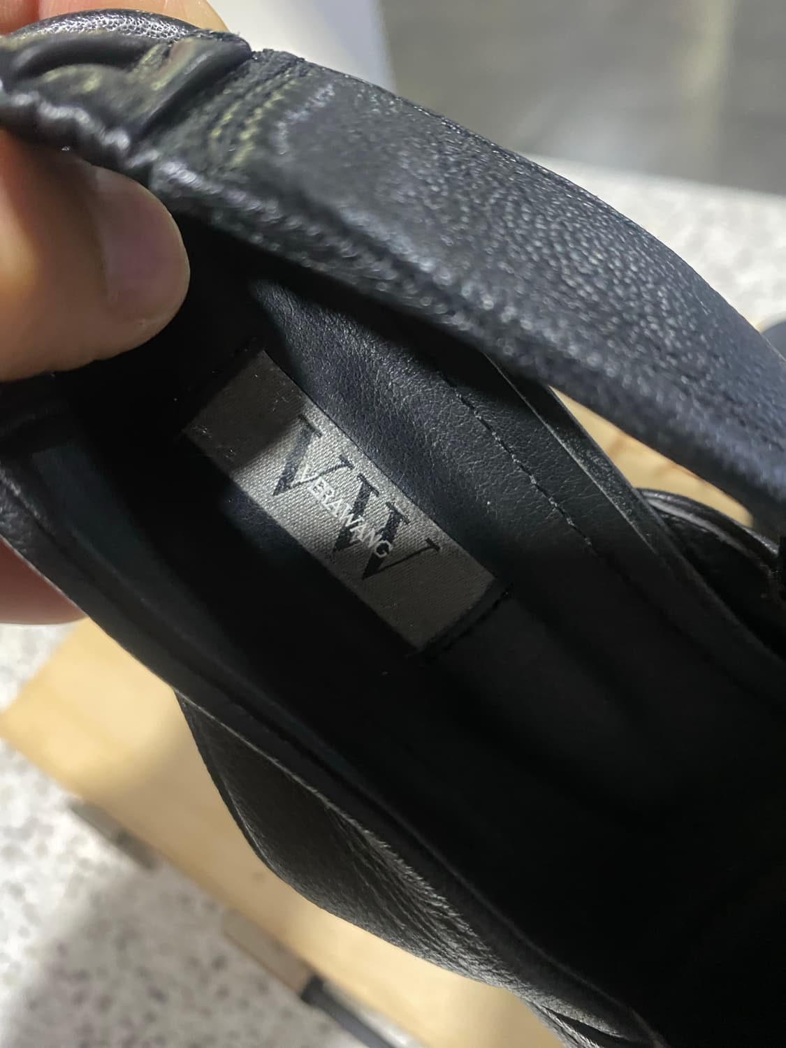 베라왕 블랙 가죽 슬링백 245mm 상품이미지6