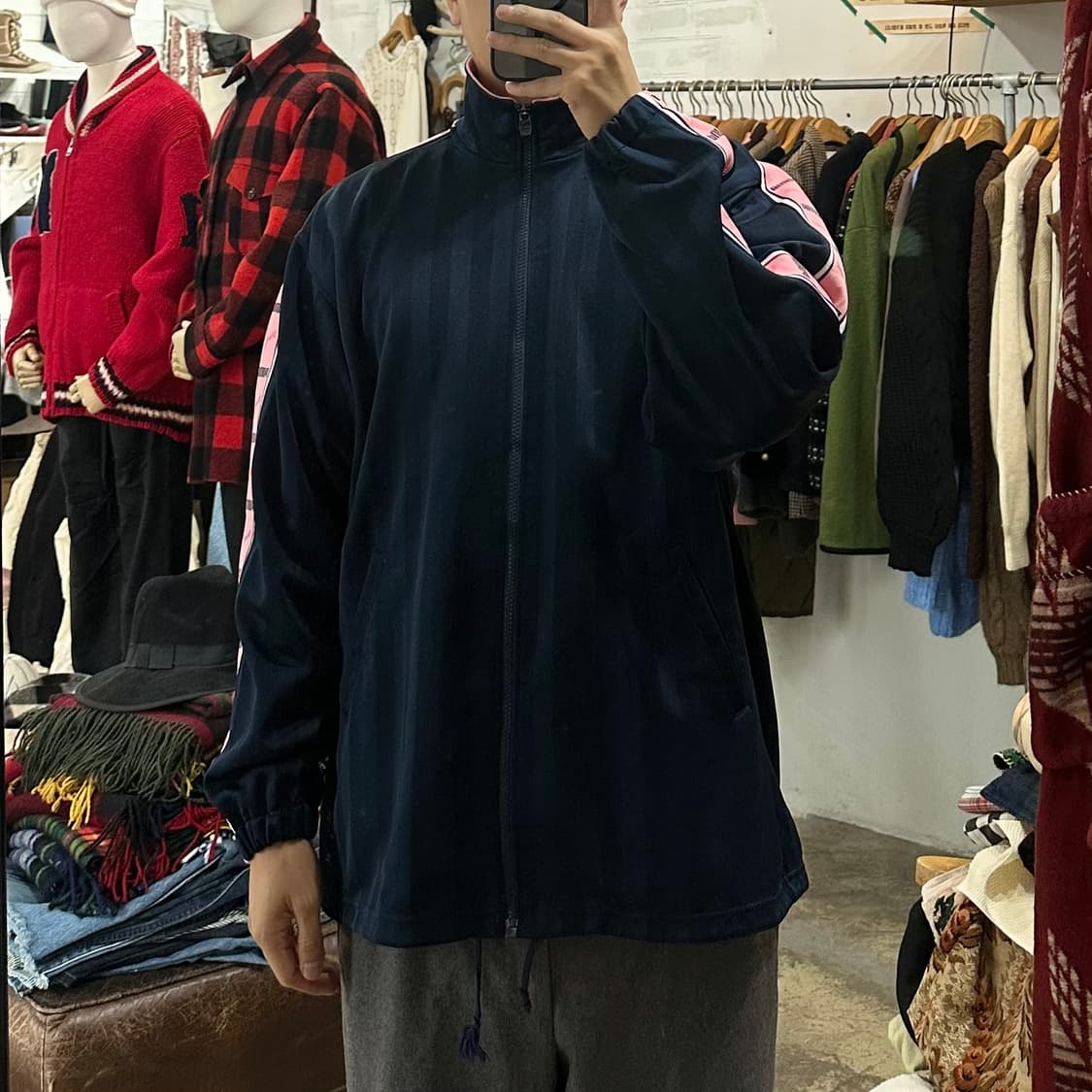 (착용컷) PUMA 올드스쿨 트랙 자켓 (남성용 103) 상품이미지3