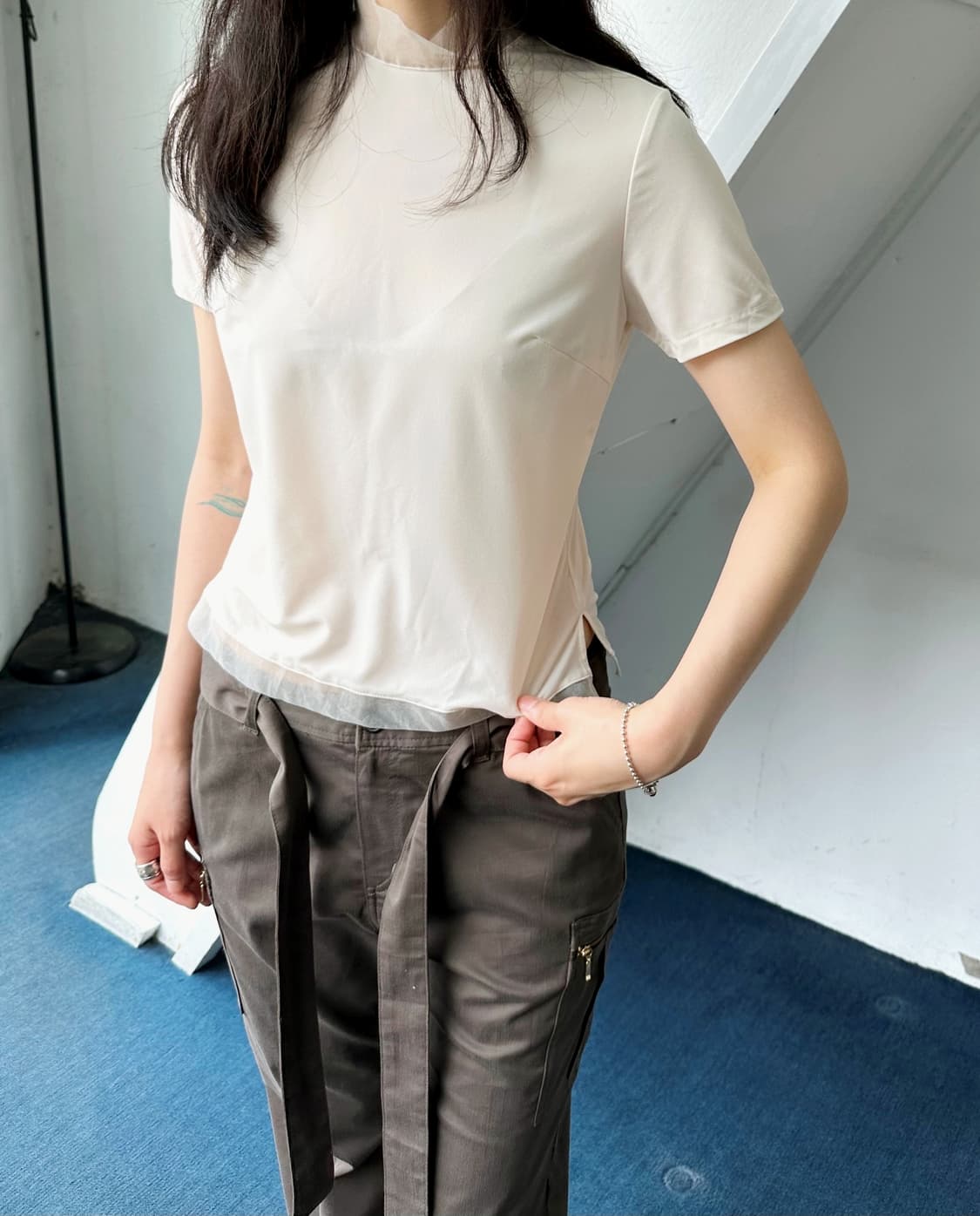 Stretched fabric design neck half sleeve 상품이미지7