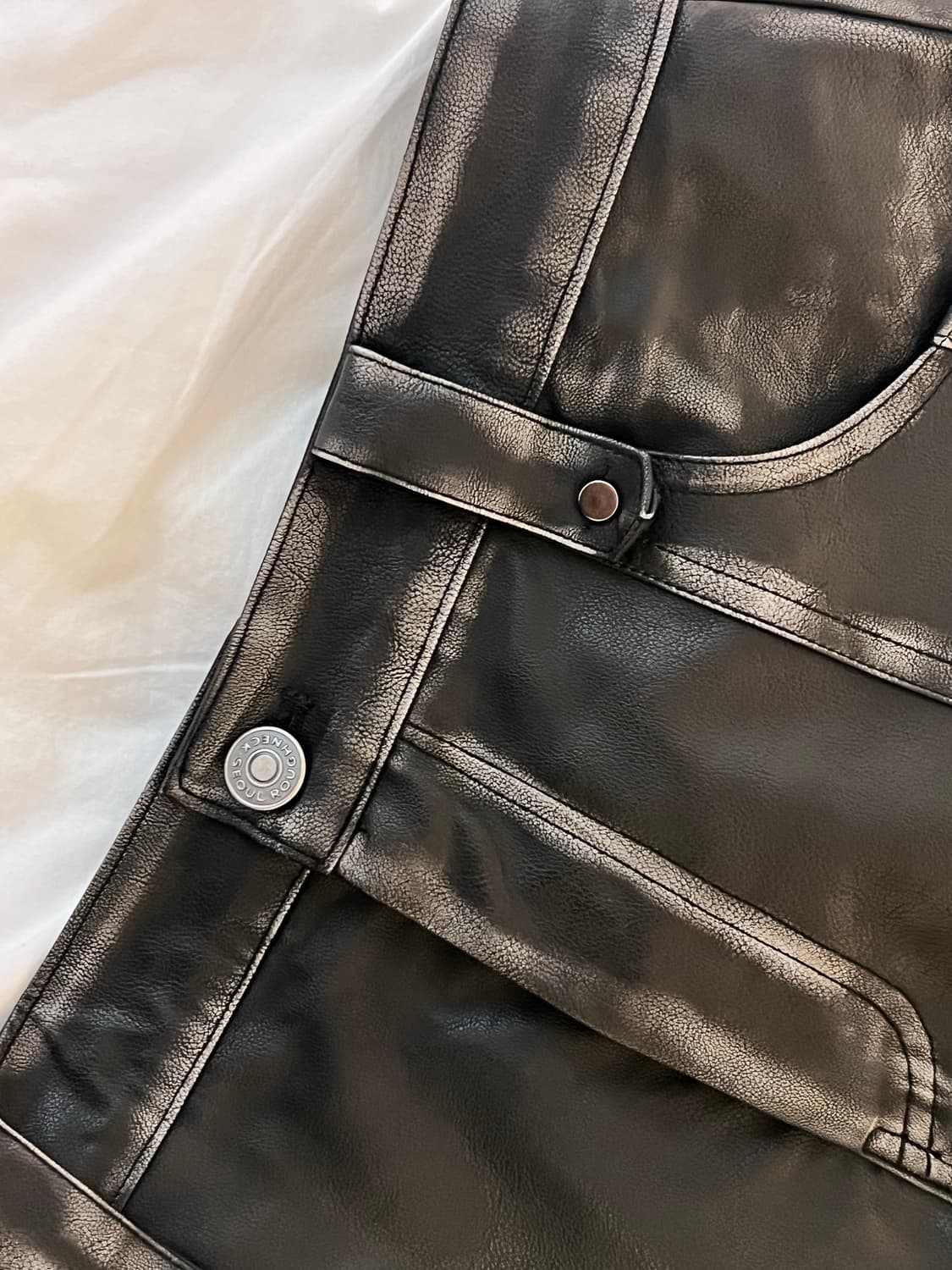 러프넥 워싱 래더 스커트 블랙 상품이미지4