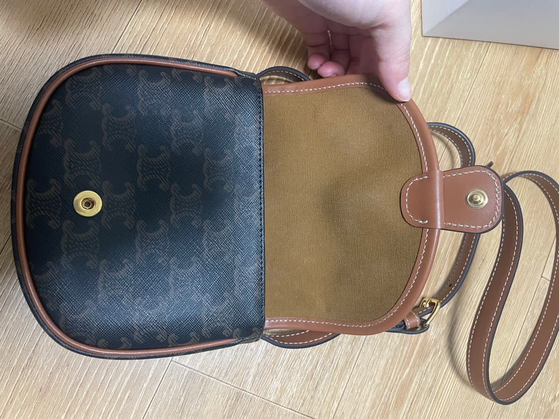 셀린느 트리옹프 캔버스 & 카프스킨 미니 베사체 탄 상품이미지8