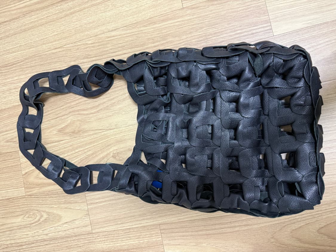 [m] sc103 x ssense 링크 레더 백 올블랙 상품이미지2