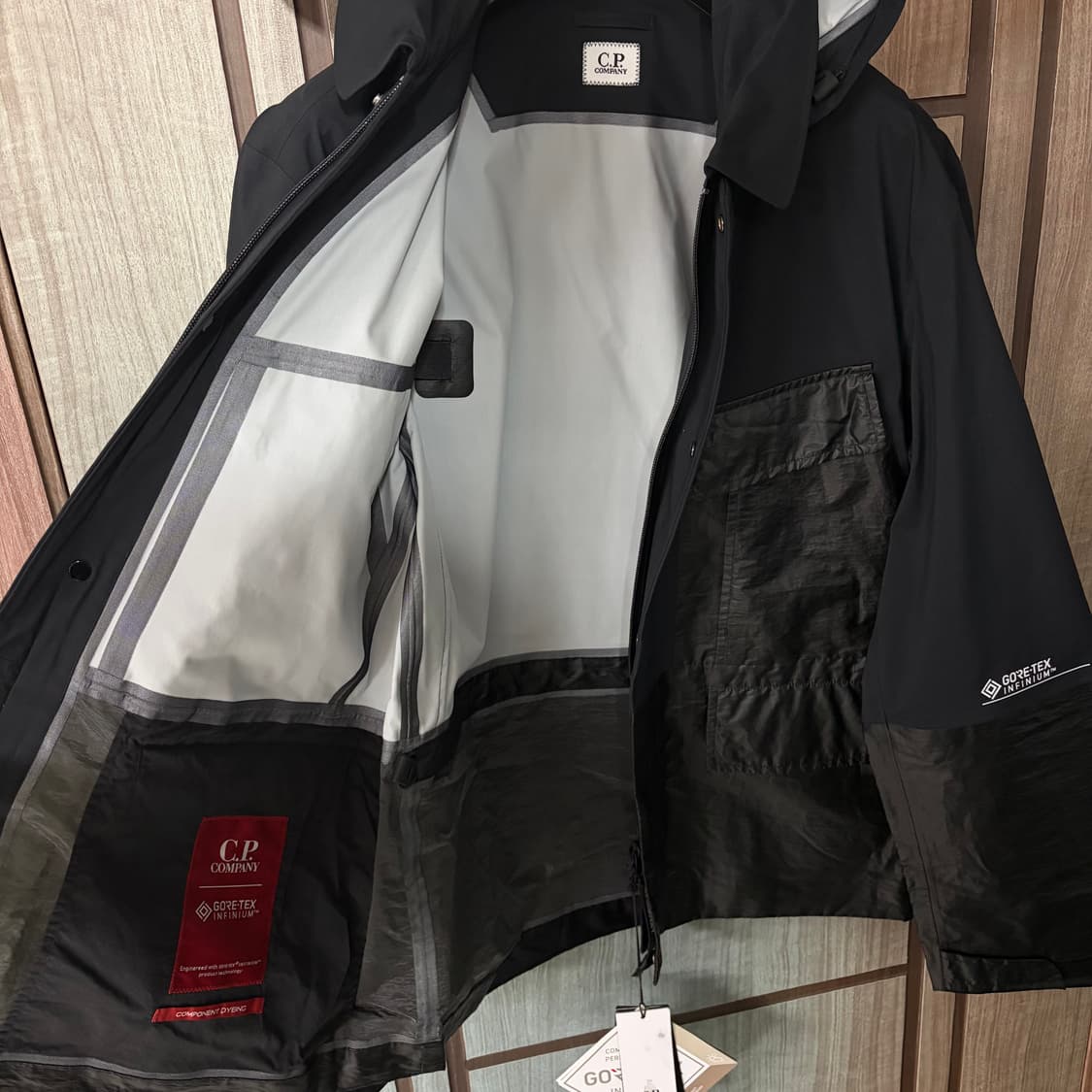 새상품(M)씨피컴퍼니 CP컴퍼니 고어텍스 믹스 고글 자켓 블랙 상품이미지4