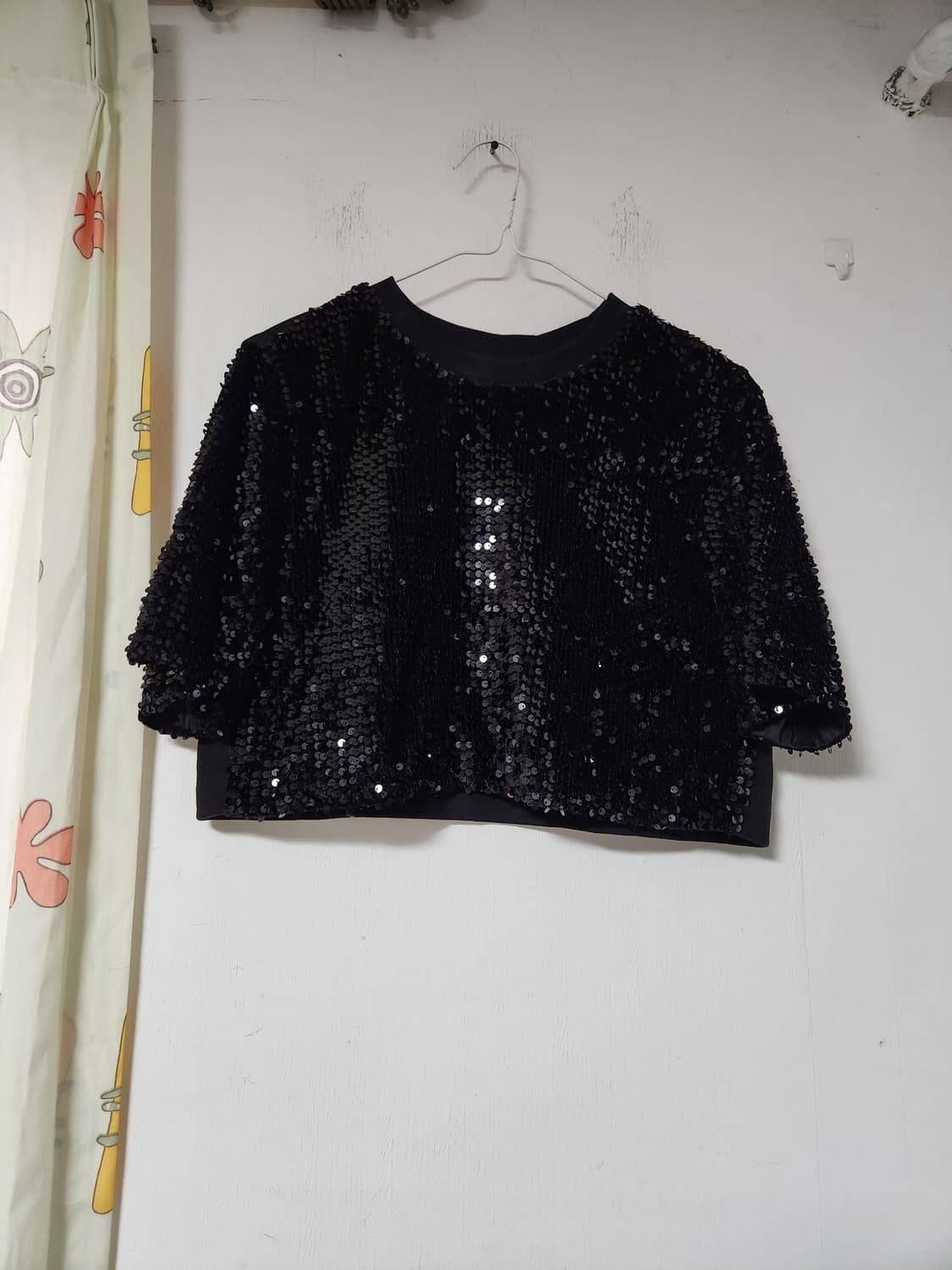럭키 마르쉐 블랙 스팽글 크롭 반팔 티셔츠 M 상품이미지1