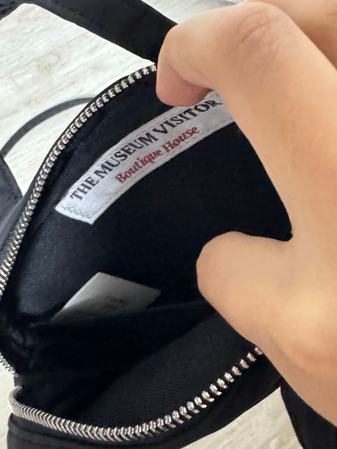 The museum Visitor가방 상품이미지3