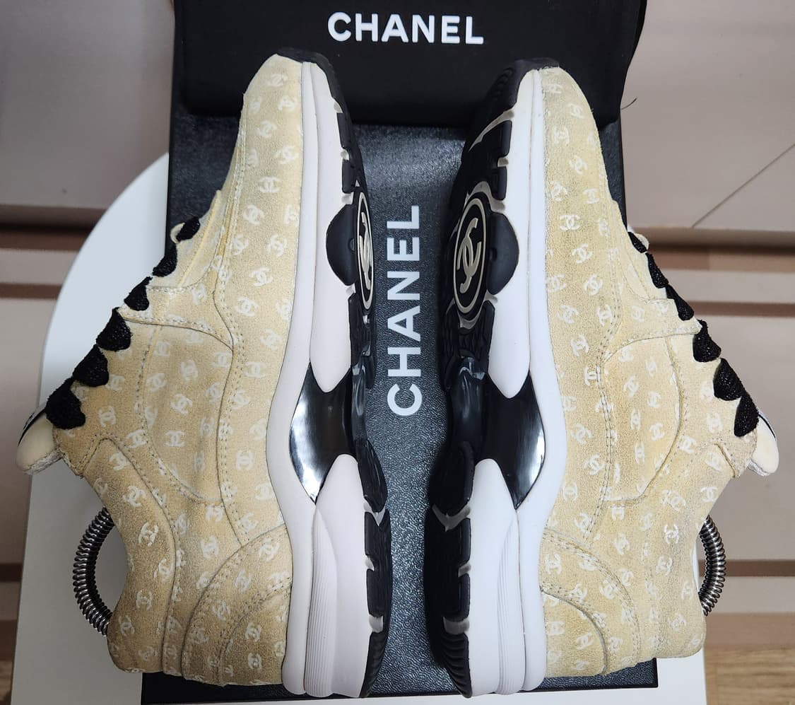 [정품]샤넬 스니커즈 운동화 CC로고 카프스킨 프린티드 35 한정판  상품이미지4