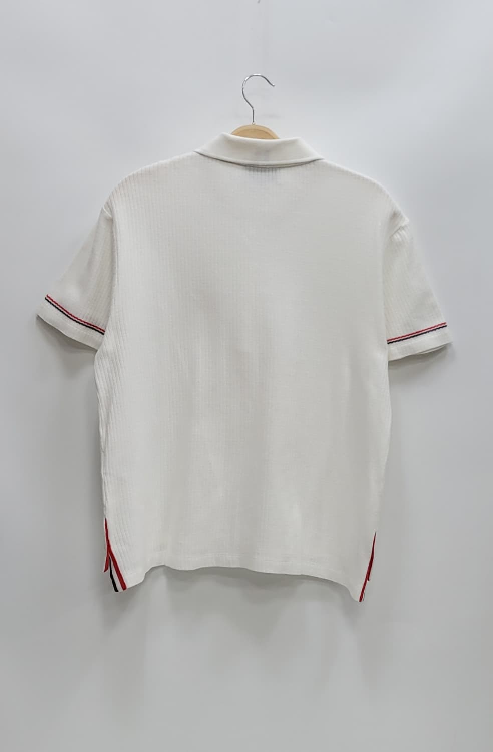 톰브라운 삼선 스트라이프 커프 폴로 반팔 티셔츠 / 남 3사이즈 화이트
 상품이미지3