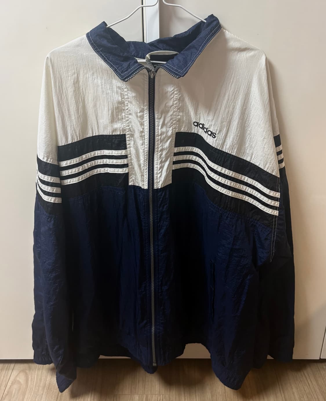 아디다스 바람막이 화이트/네이비 상품이미지1