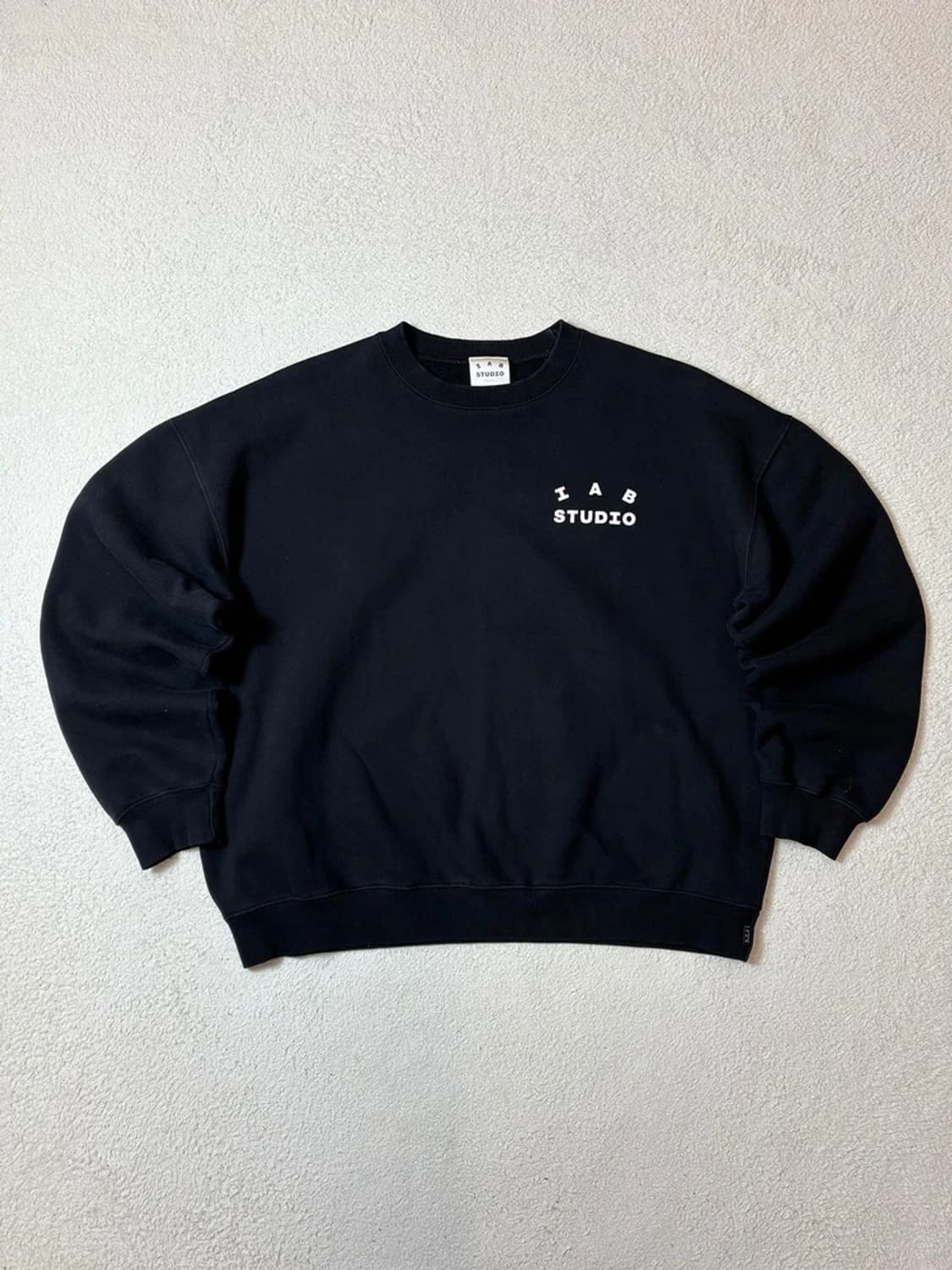 아이앱스튜디오 오버핏 헤비코튼 빅프린팅 맨투맨 PN6892 상품이미지3