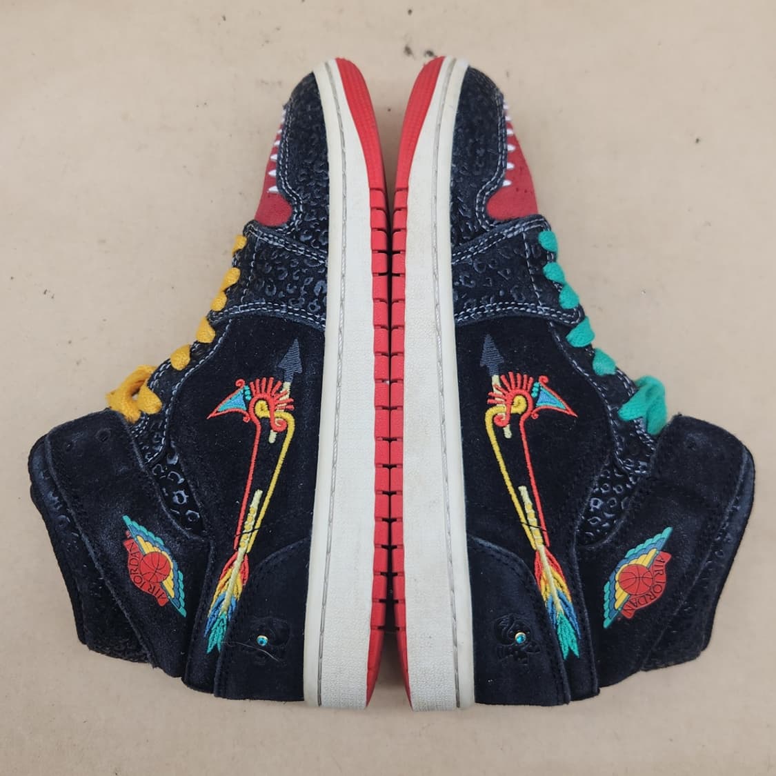 나이키 조던1 미드 SE 씨엠프레 파밀리아 미드235 상품이미지5