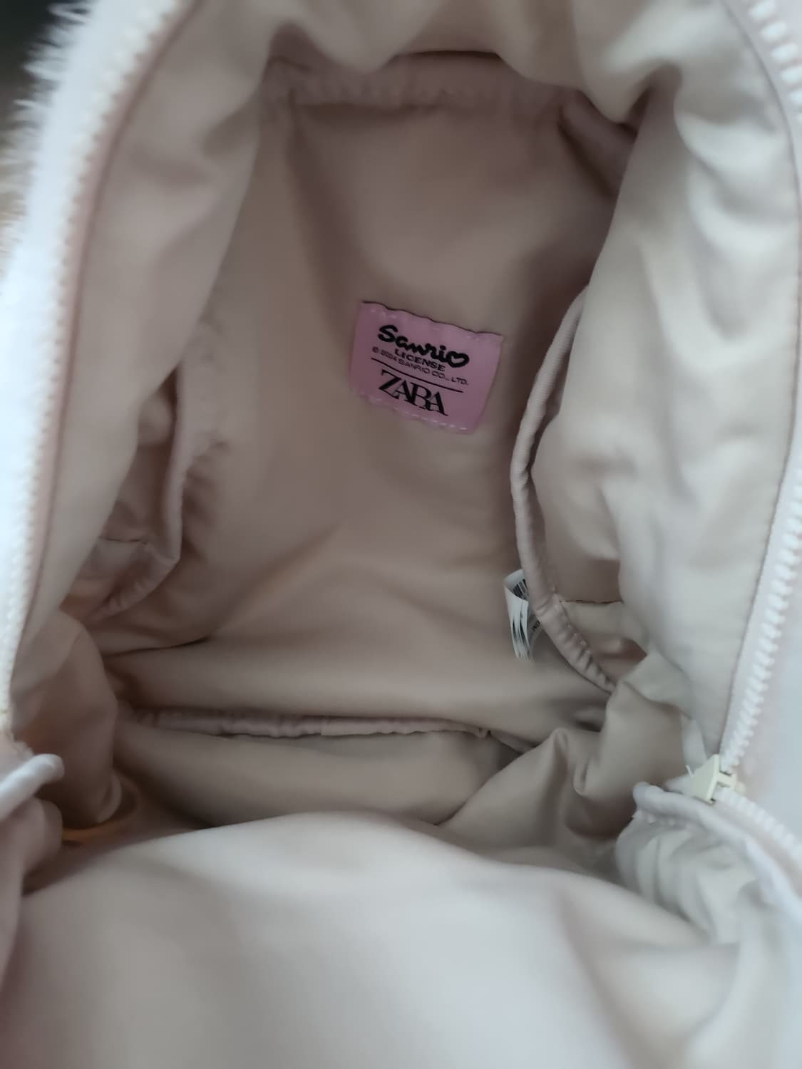 자라 헬로키티 콜라보 백팩 상품이미지4