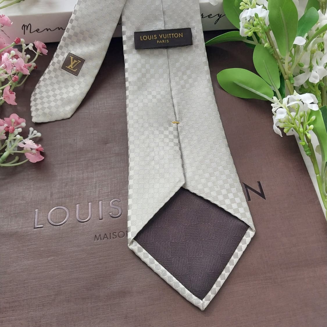 루이비통 실크 그레이 다미에 패턴 넥타이 9cm A+등급 K1769
 상품이미지6