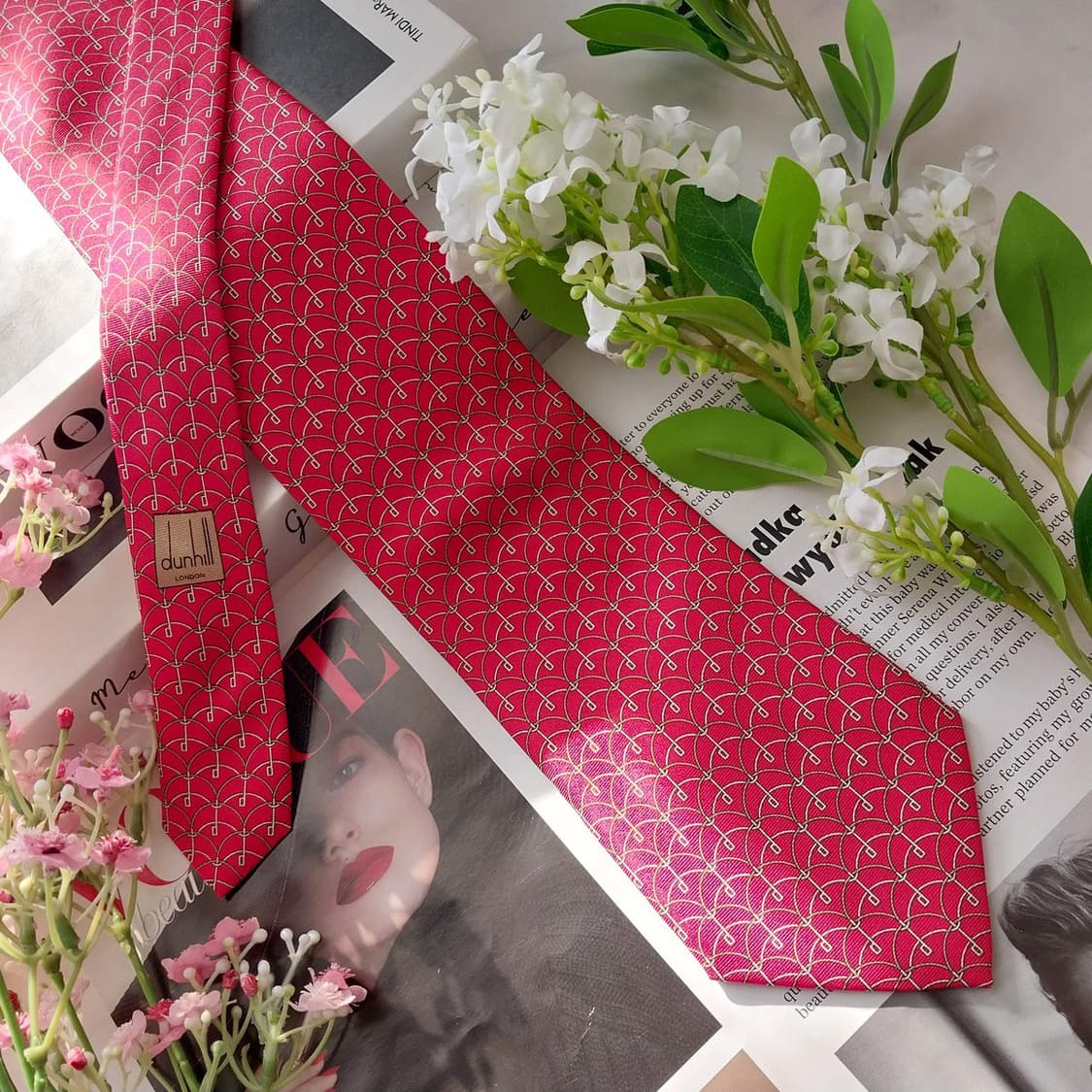 던힐 실크 레드 로고 패턴 넥타이 9cm A+등급 K1873
 상품이미지2