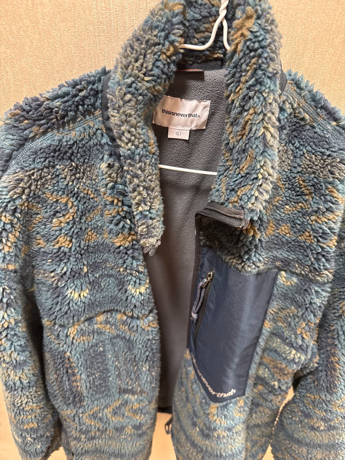 디스이즈네버뎃 플리스 L사이즈 판매합니다 상품이미지1