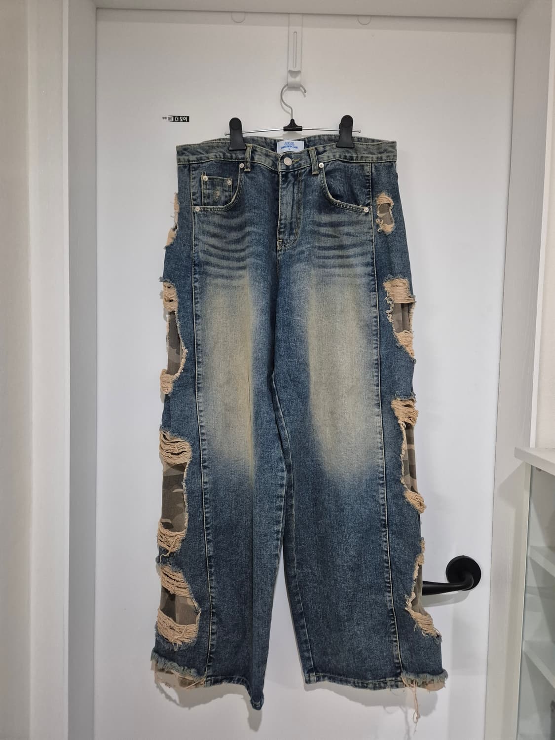 오버핏 카모 디테일 데님팬츠 상품이미지1