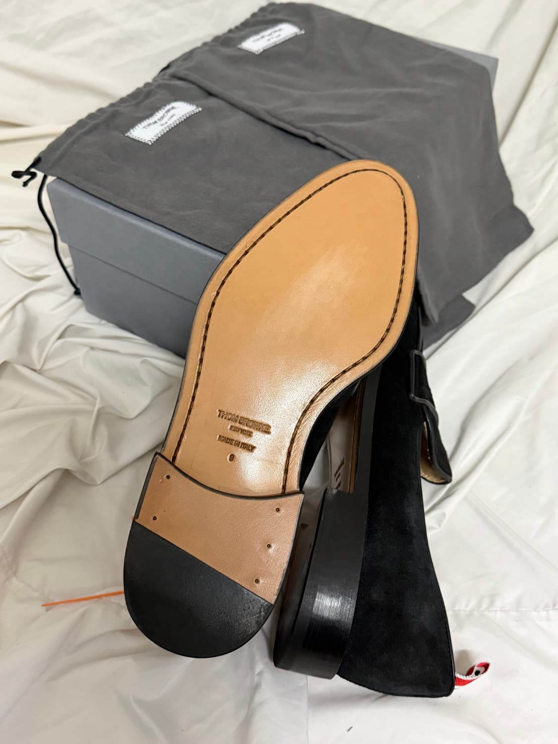 톰브라운 바시티 페니 로퍼 스웨이드 블랙 상품이미지8