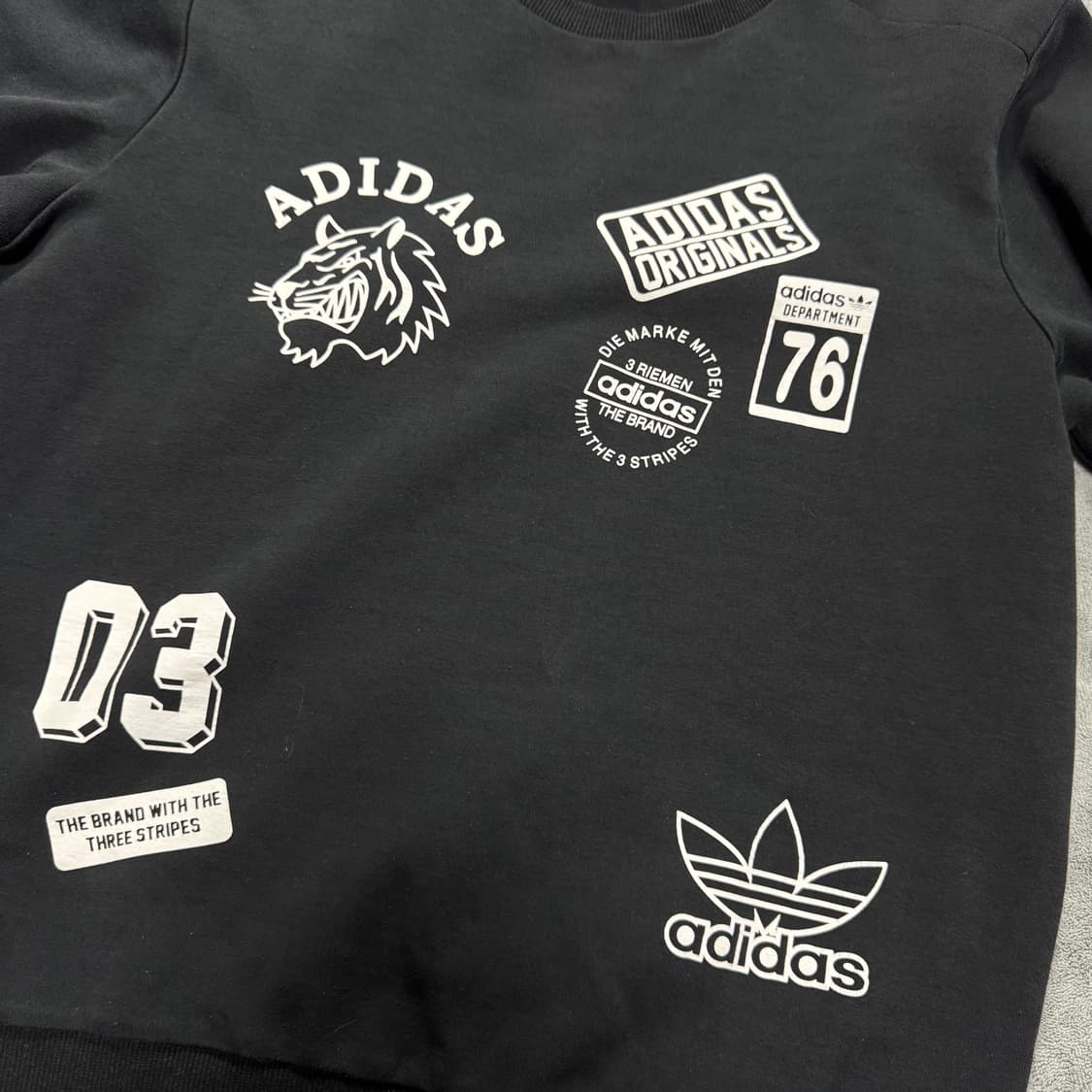 아디다스 오리지날 로고 크루멀티 프린팅 맨투맨 상품이미지3