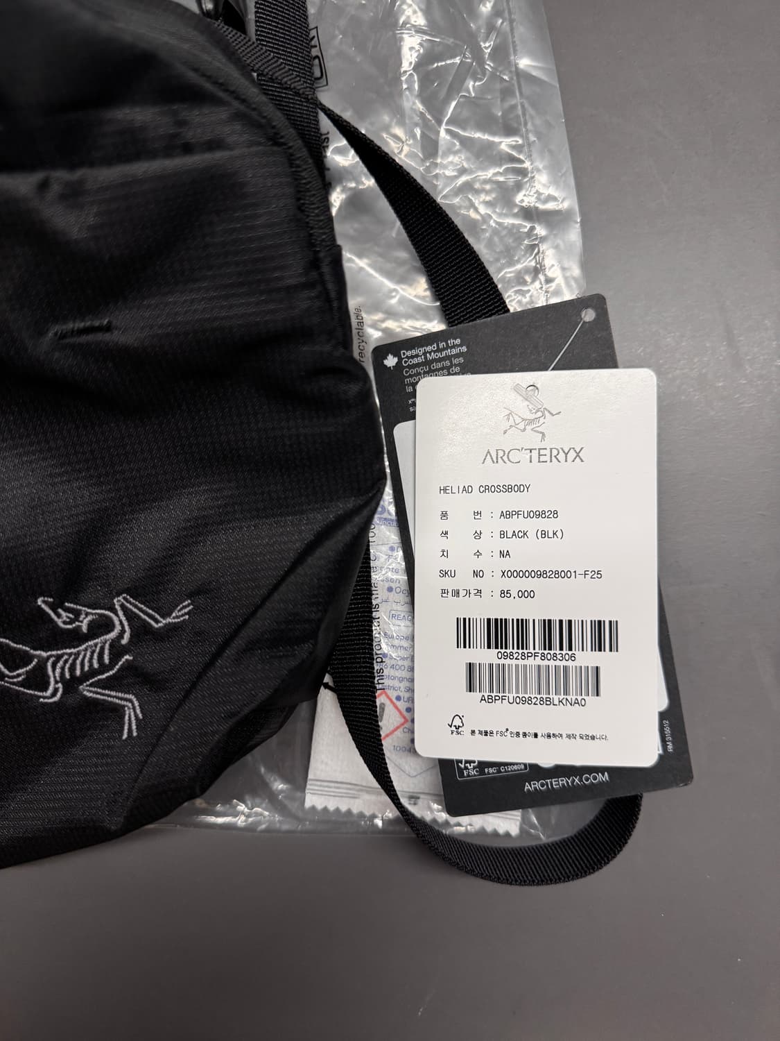 아크테릭스 헬리아드 크로스바디 백 상품이미지3