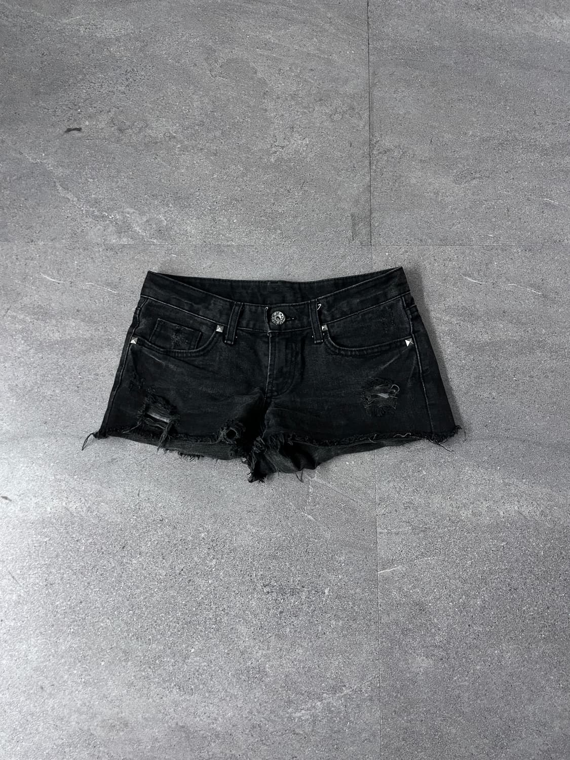 Studded Distressed Black Denim Shorts 상품이미지4