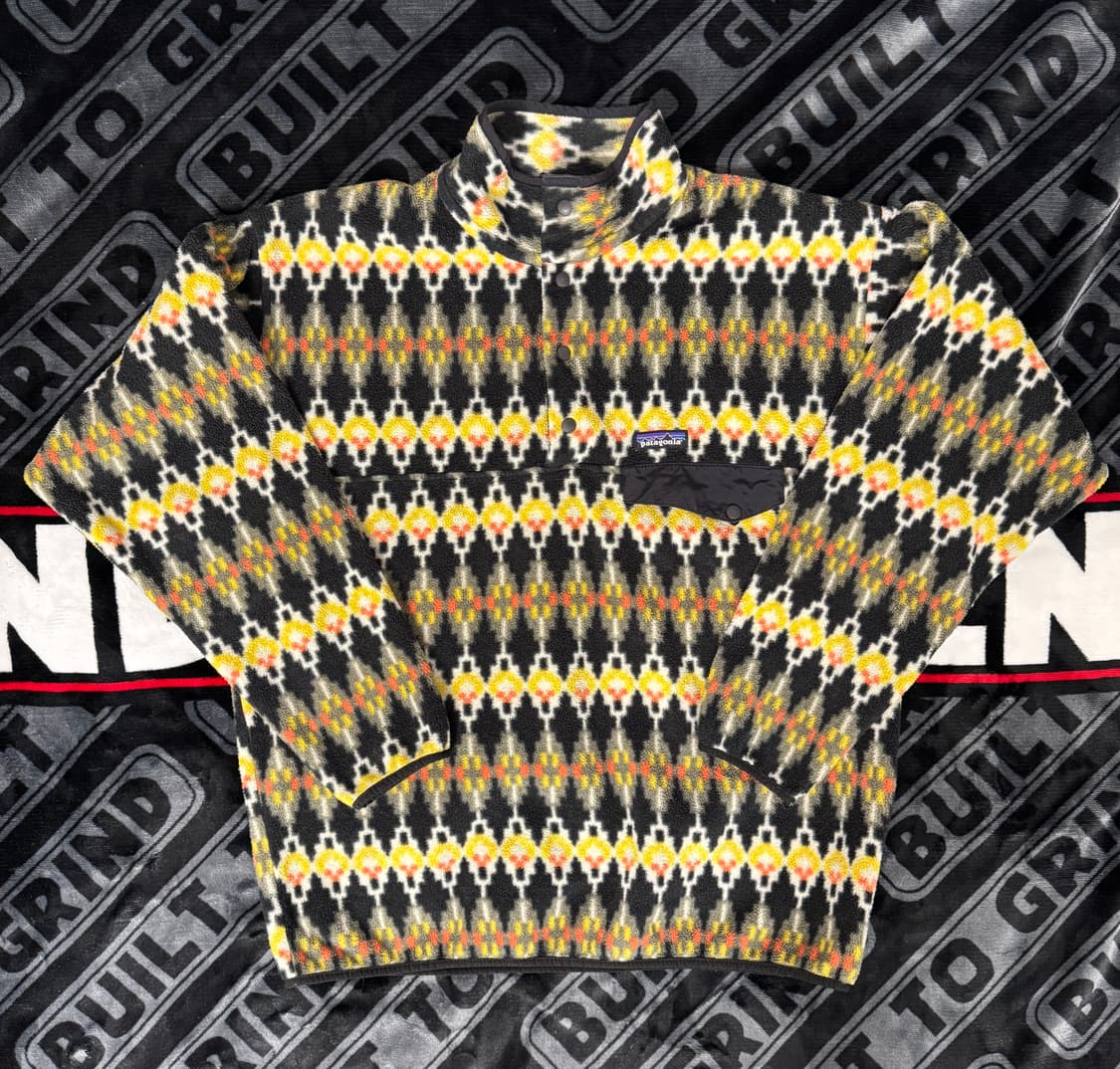 파타고니아 신칠라 스냅 티 풀 오버 포레스트 카펫 블랙 골드 상품이미지1