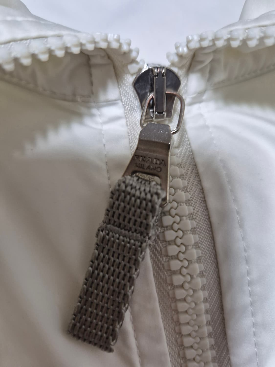 프라다 스포츠 나일론 집업자켓 화이트 상품이미지5