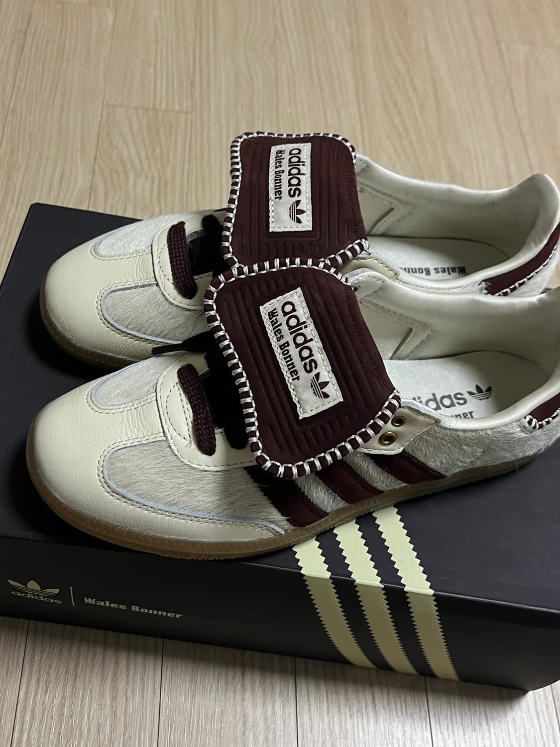 아디다스 x 웨일스 보너 포니 토널 삼바 크림 화이트 미스테리 브라운 상품이미지2