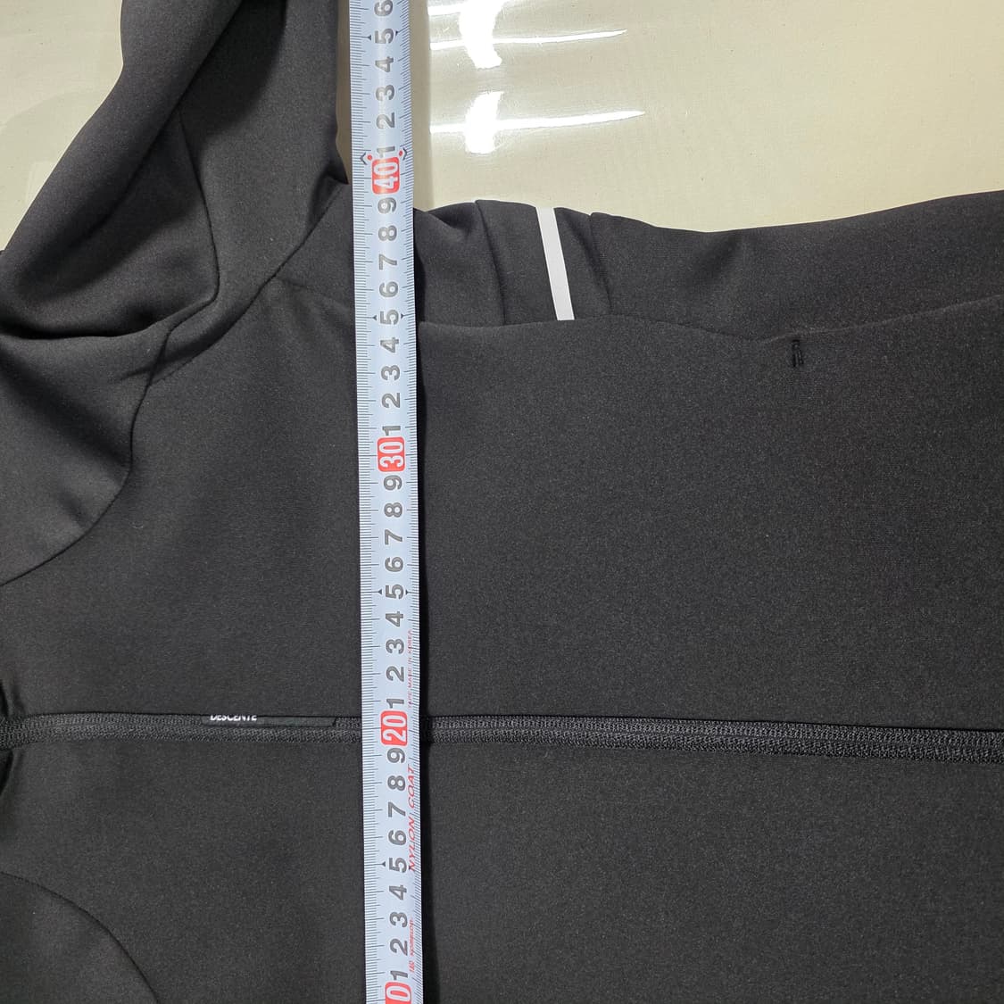 0791 데상트 23ss 블랙 트레이닝 집업 85 상품이미지3