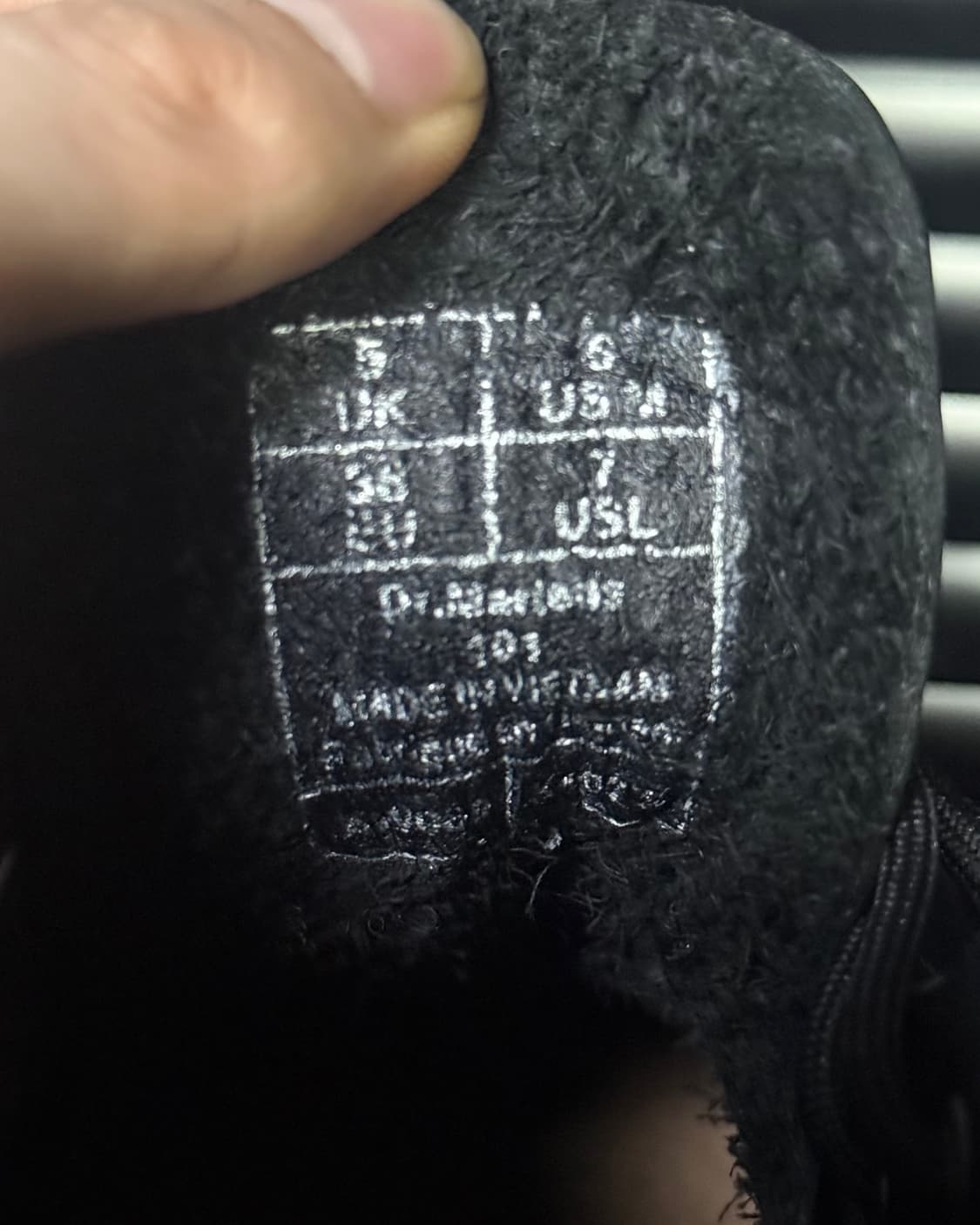 닥터마틴 101 6홀 가죽 부츠 레더 240 무광 빈티지 uk5 블랙 상품이미지8