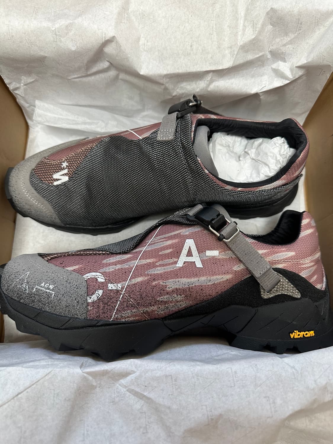 로아 어콜드월 미나르 콜라보 43 스니커즈 상품이미지7