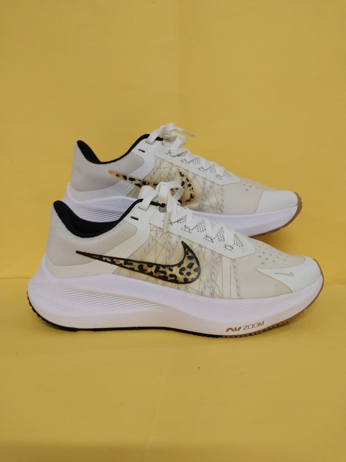 여성 나이키 윈플로8 프리미엄 화이트 레오파드 런닝화, 운동화 (235) 상품이미지3