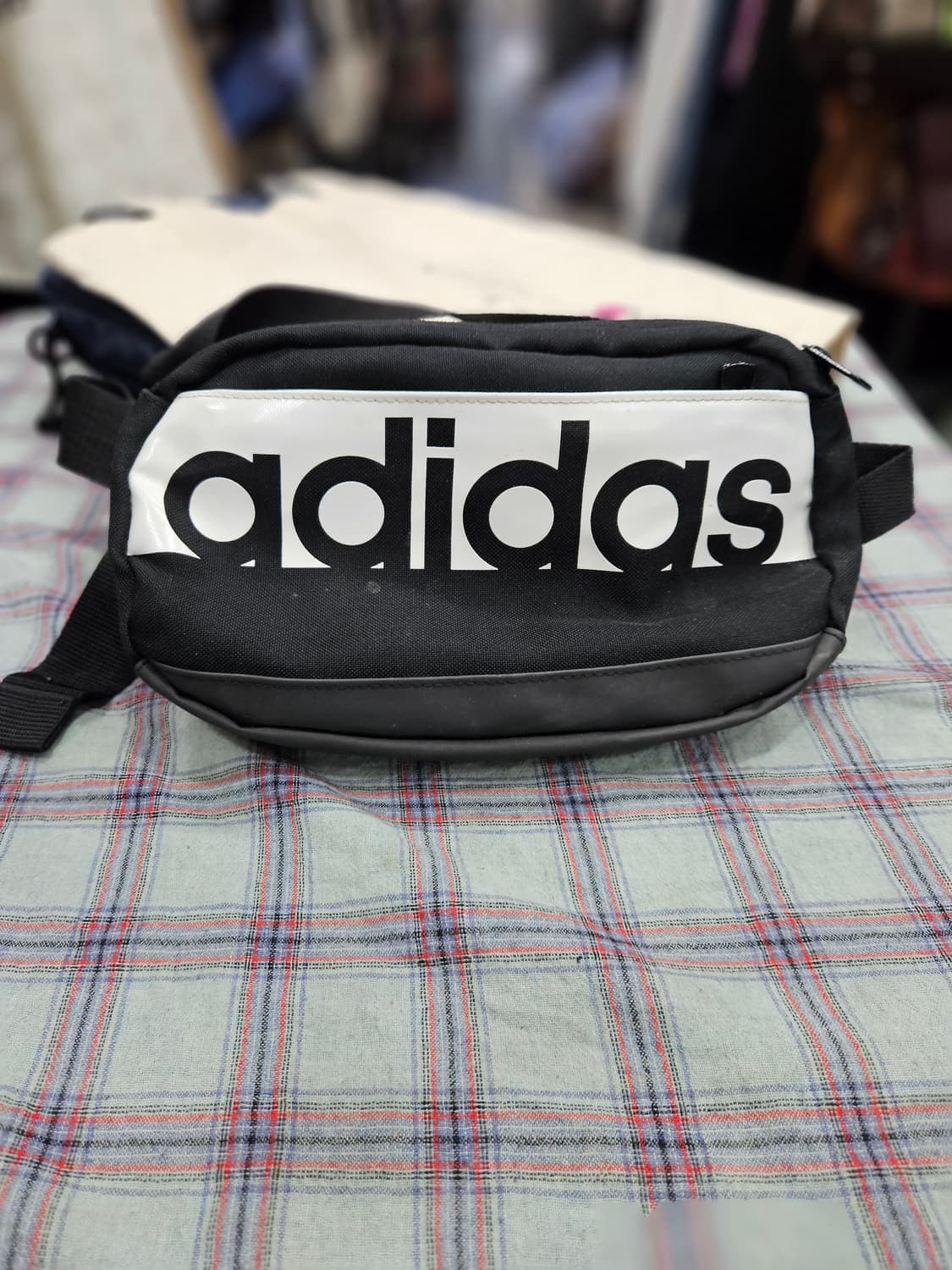 아디다스(Adidas) 로고 블랙 힙색 상품이미지1