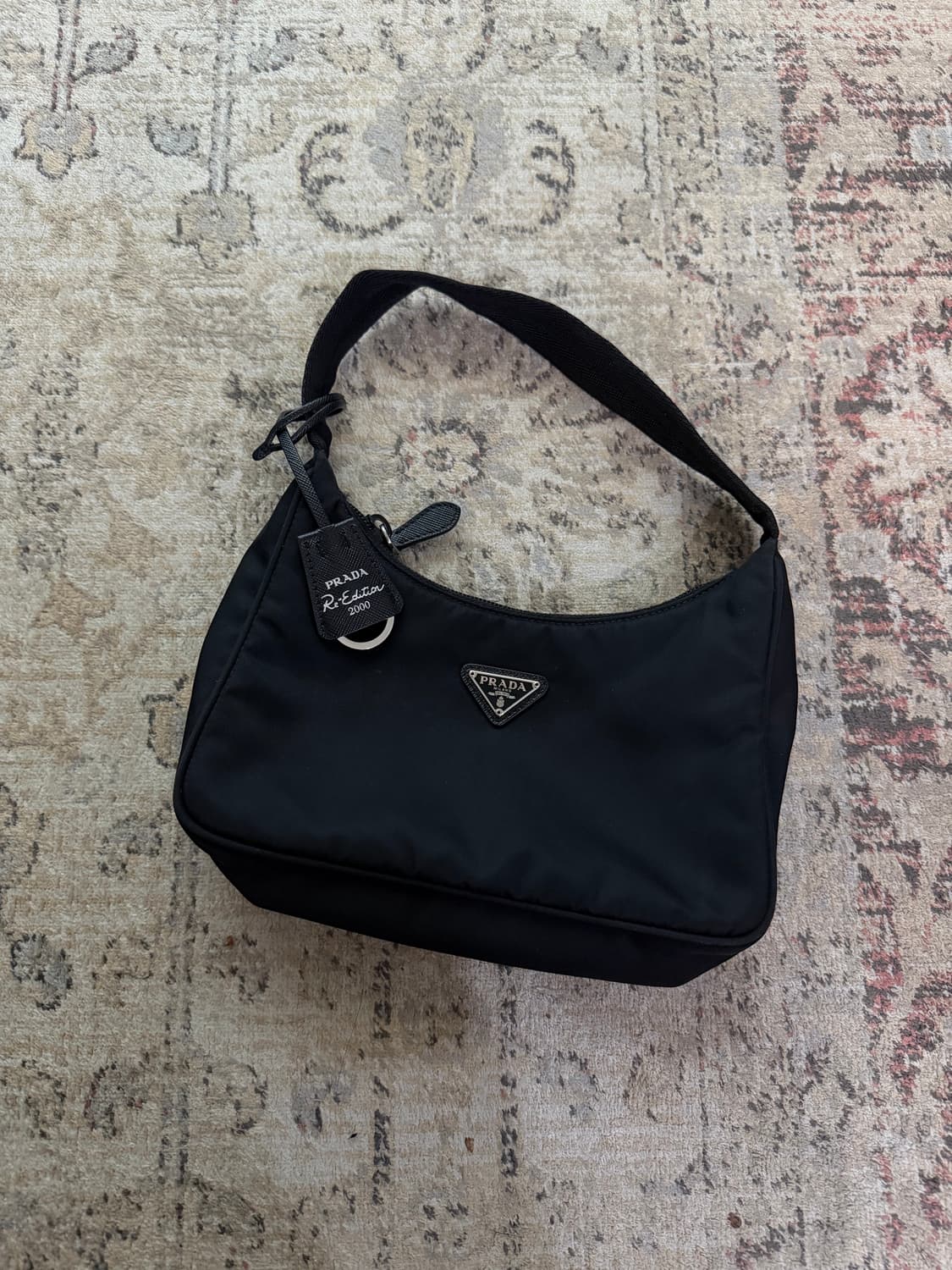 프라다 리에디션 2000 리나일론 호보백 상품이미지1